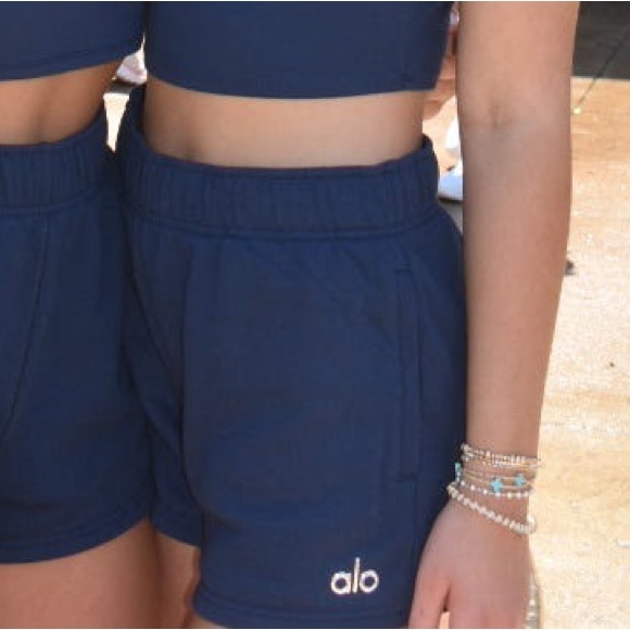 ALO Yoga Women's Navy Blue Accolade Shorts Size Small - Picture 2 of 2